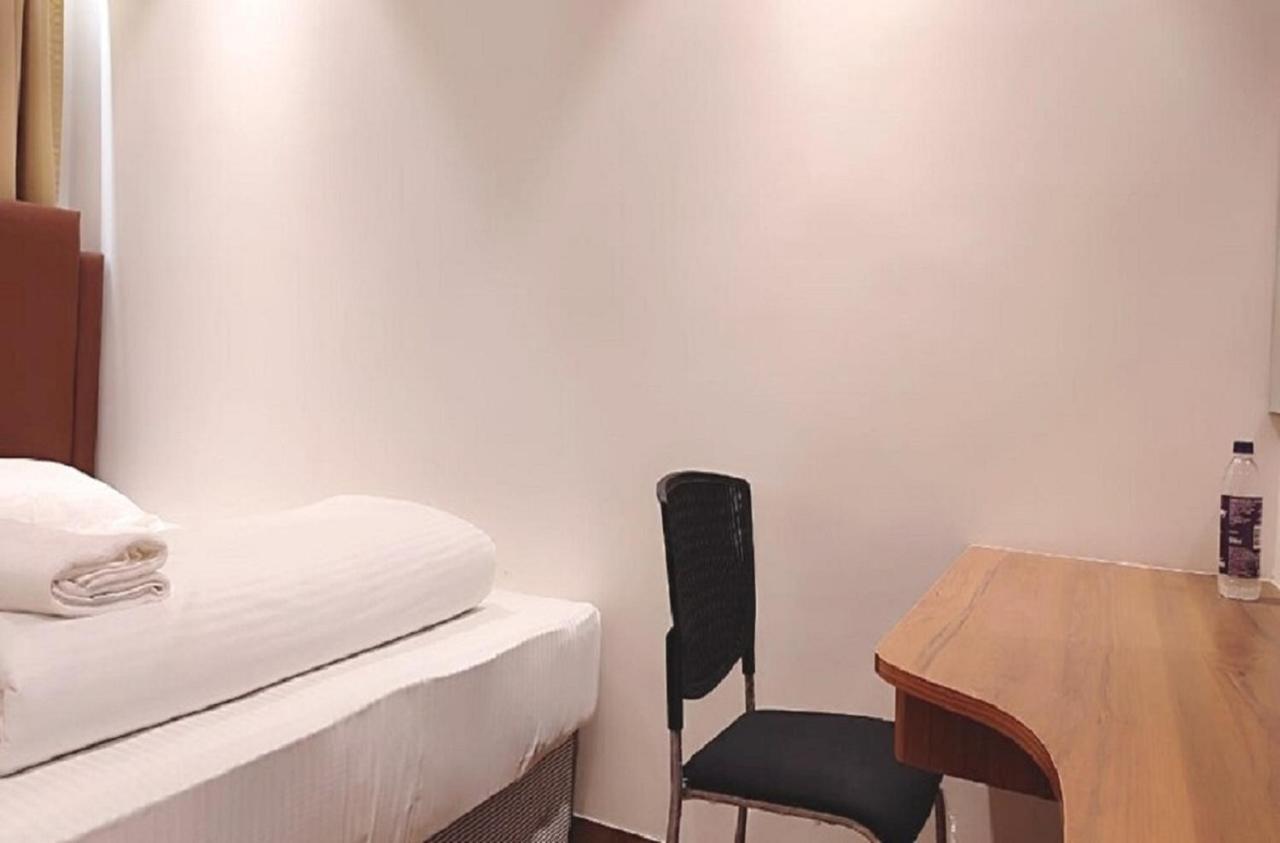 Staymaker Hotel Mohan Palace Baharampur 外观 照片