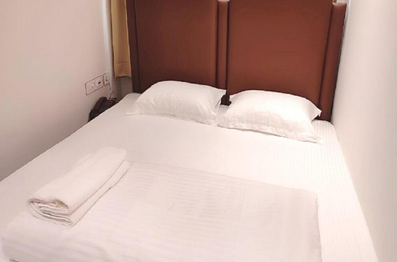 Staymaker Hotel Mohan Palace Baharampur 外观 照片