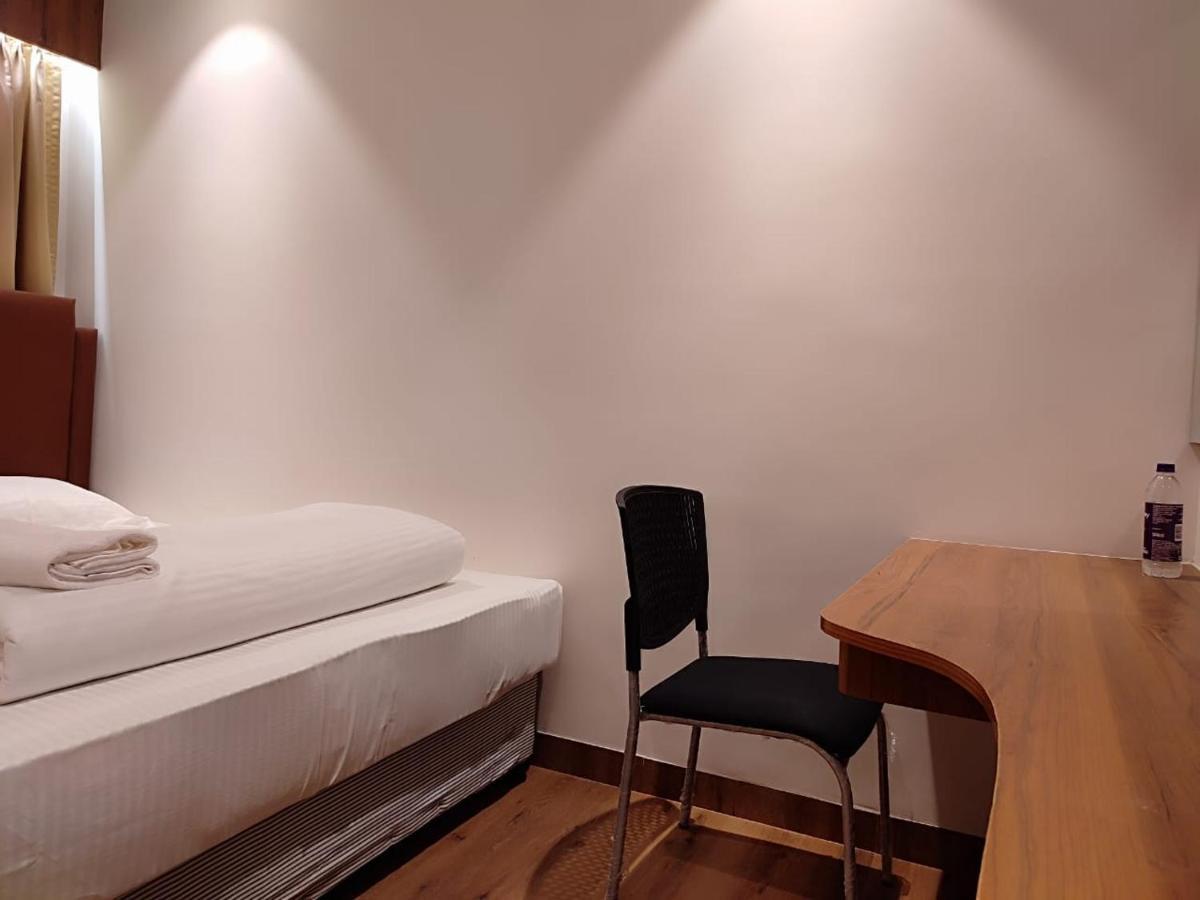Staymaker Hotel Mohan Palace Baharampur 外观 照片