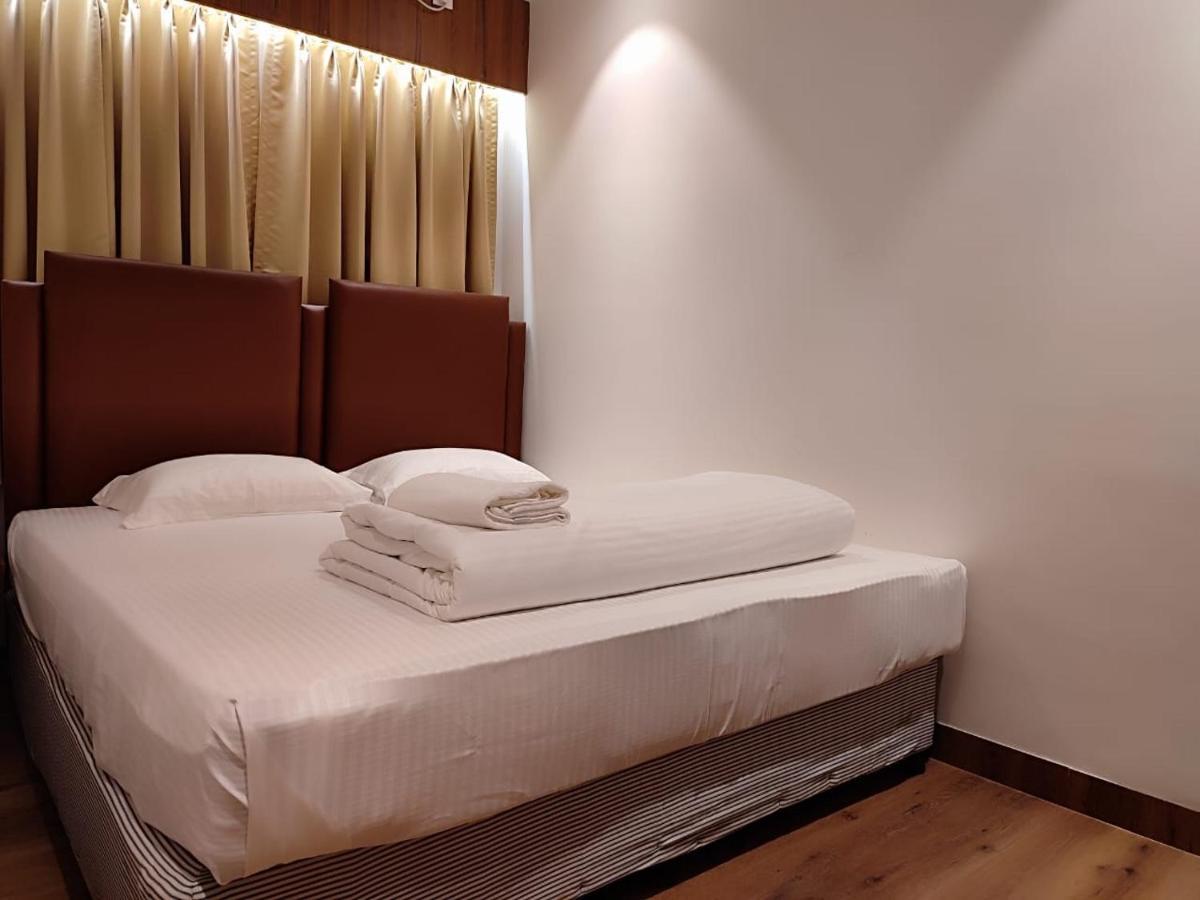 Staymaker Hotel Mohan Palace Baharampur 外观 照片