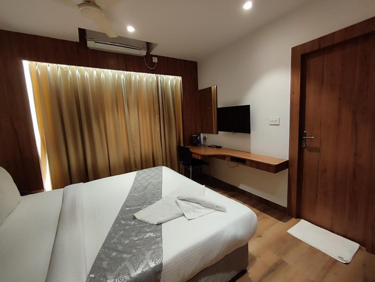 Staymaker Hotel Mohan Palace Baharampur 外观 照片