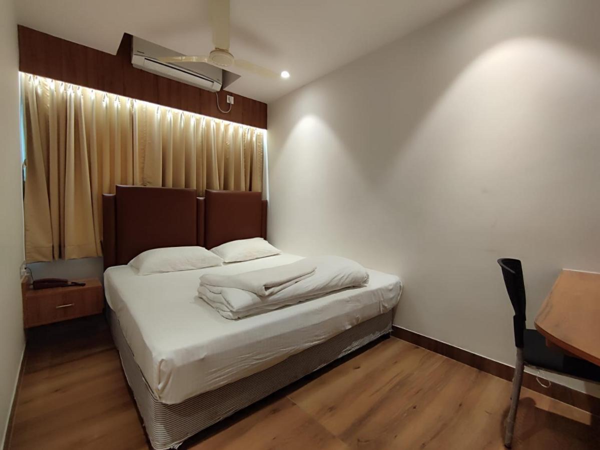 Staymaker Hotel Mohan Palace Baharampur 外观 照片